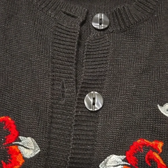 Alfred Dunner Embroidered Roses Cardigan Sz Small - Picture 3 of 4